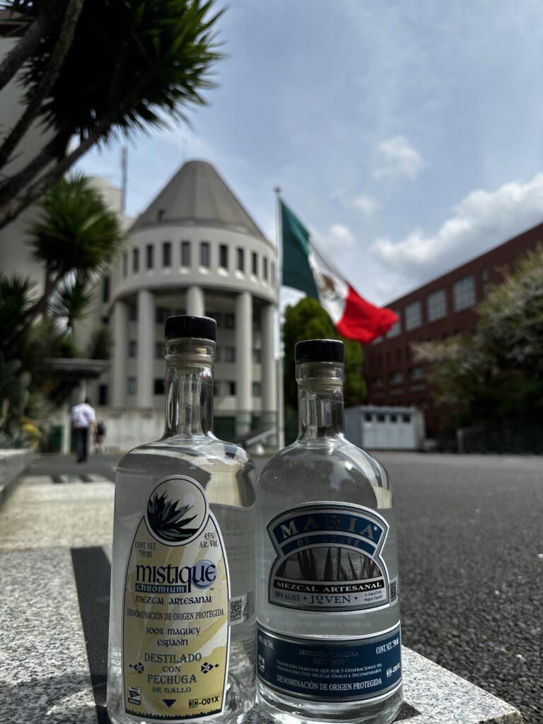 メキシコ国旗と「Maria(マリア ホーベン)」 と「Mistique Pechuga(ミスティーク ペチューガ)」